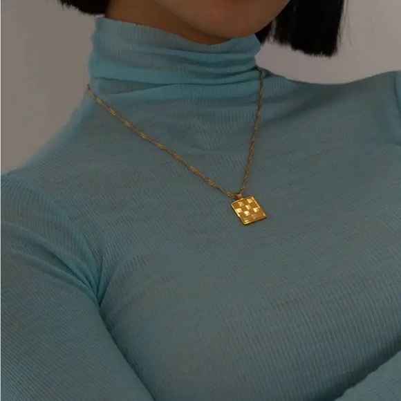 ◾️18K Gold Plated Rectangle Checkerboard Pendant Necklace - Picture 7 of 13